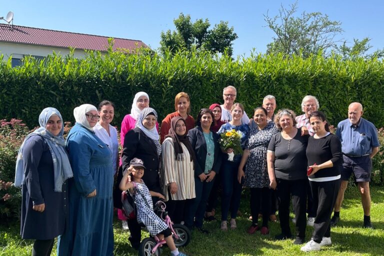 Chantal Kopf besucht die Internationale Frauenteestube Schallstadt