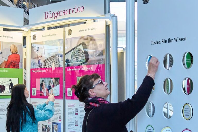 Wanderausstellung des Deutschen Bundestags in Freiburg