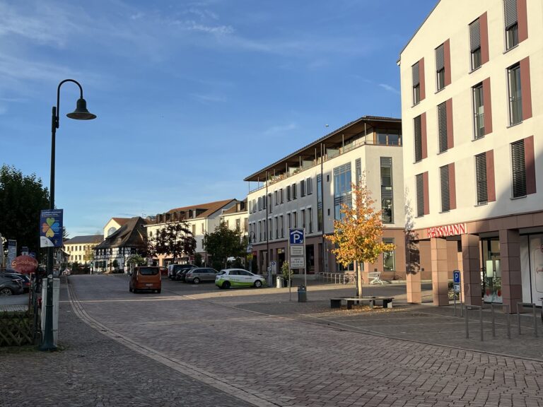 Mehr Schatten, weniger Hitze – die klimaangepasste Umgestaltung des Sonne-Platzes in Gundelfingen kommt